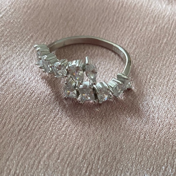 Jewelry - Sterling Silver 925 Crystal Multi-Stone Women’s Ring - Elegance in Clear